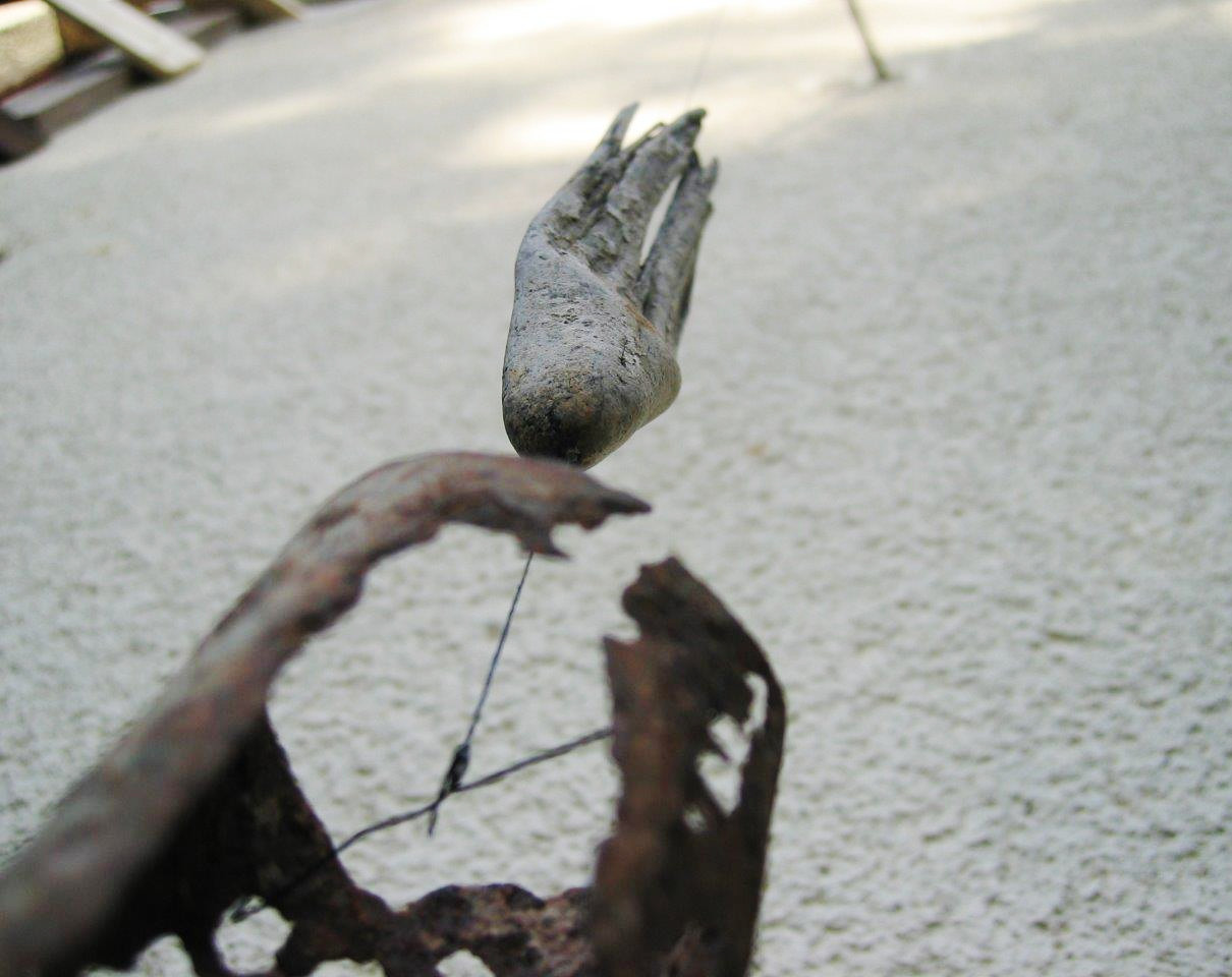humanitärer auslandseinsatz - wildholzskulptur