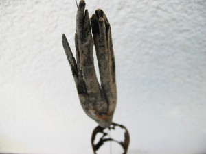 humanitärer auslandseinsatz - wildholzskulptur