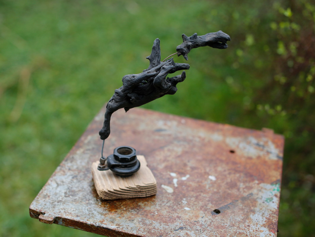 nichts kommt als nächstes - wildholzskulptur